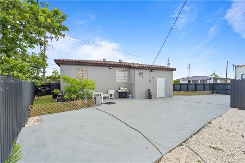 Casa en venta en Hialeah, Florida, 3 dormitorios, 107.4 m2 № 1788932 - foto 17