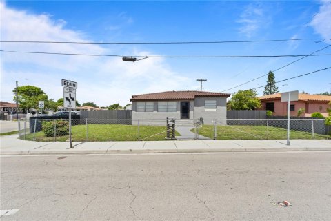 Casa en venta en Hialeah, Florida, 3 dormitorios, 107.4 m2 № 1788932 - foto 4