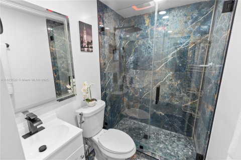 Casa en venta en Hialeah, Florida, 3 dormitorios, 107.4 m2 № 1788932 - foto 3