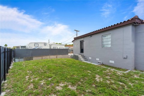 Casa en venta en Hialeah, Florida, 3 dormitorios, 107.4 m2 № 1788932 - foto 15