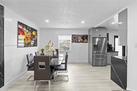 Casa en venta en Hialeah, Florida, 3 dormitorios, 107.4 m2 № 1788932 - foto 30