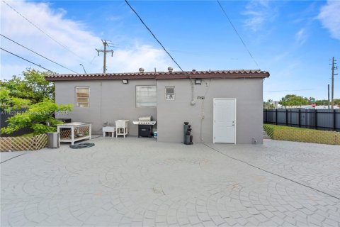 Casa en venta en Hialeah, Florida, 3 dormitorios, 107.4 m2 № 1788932 - foto 13