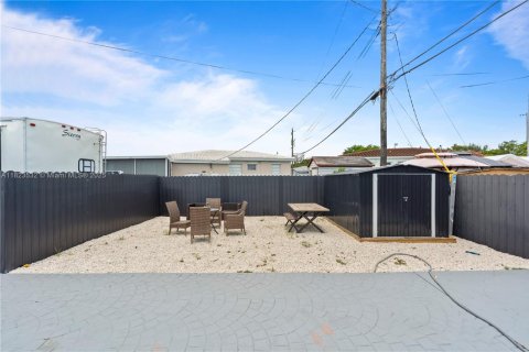 Casa en venta en Hialeah, Florida, 3 dormitorios, 107.4 m2 № 1788932 - foto 20