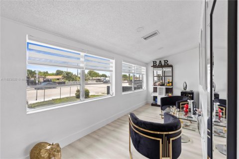 Casa en venta en Hialeah, Florida, 3 dormitorios, 107.4 m2 № 1788932 - foto 24