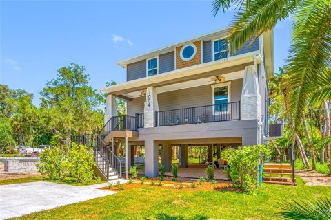 House in Tampa, Florida 4 bedrooms, 196.21 sq.m. № 2200144 - photo 5