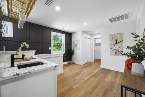 House in Tampa, Florida 4 bedrooms, 196.21 sq.m. № 2200144 - photo 25
