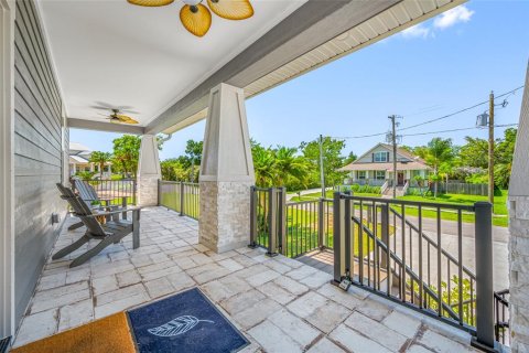 House in Tampa, Florida 4 bedrooms, 196.21 sq.m. № 2200144 - photo 6