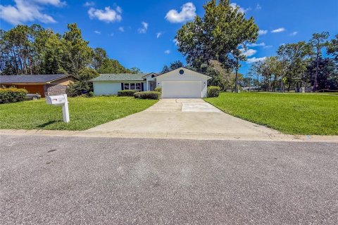 House in Orange Park, Florida 3 bedrooms, 138.05 sq.m. № 1837653 - photo 1