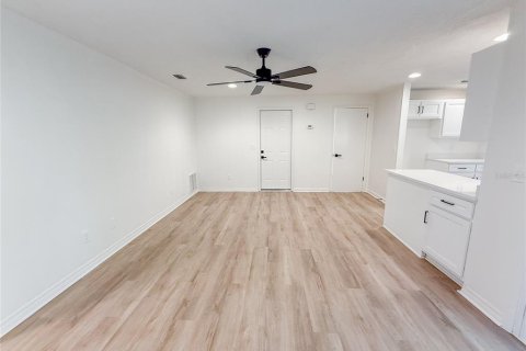 House in Orange Park, Florida 3 bedrooms, 138.05 sq.m. № 1837653 - photo 8