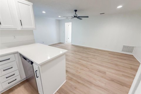 House in Orange Park, Florida 3 bedrooms, 138.05 sq.m. № 1837653 - photo 6