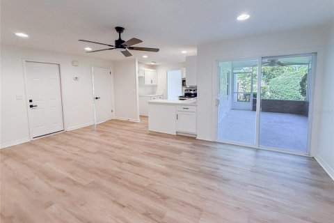 House in Orange Park, Florida 3 bedrooms, 138.05 sq.m. № 1837653 - photo 9