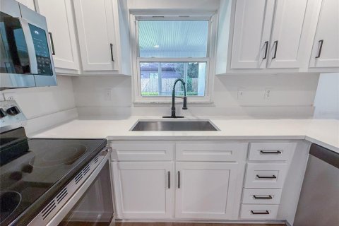 House in Orange Park, Florida 3 bedrooms, 138.05 sq.m. № 1837653 - photo 7