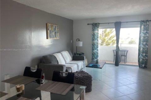 Снять в аренду кондоминиум в Майами-Бич, Флорида 1 спальня, 73.86м2, № 1922380 - фото 4