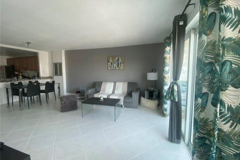 Снять в аренду кондоминиум в Майами-Бич, Флорида 1 спальня, 73.86м2, № 1922380 - фото 3