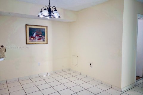 Купить кондоминиум в Майами, Флорида 2 спальни, 84.54м2, № 1774224 - фото 3