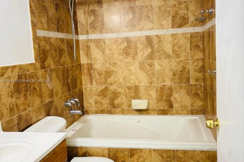 Купить кондоминиум в Майами, Флорида 2 спальни, 84.54м2, № 1774224 - фото 9