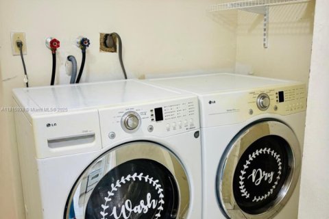 Купить кондоминиум в Майами, Флорида 2 спальни, 84.54м2, № 1774224 - фото 10