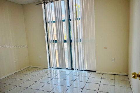 Купить кондоминиум в Майами, Флорида 2 спальни, 84.54м2, № 1774224 - фото 4