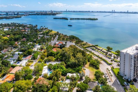 Propiedad comercial en venta en Miami, Florida № 1981908 - foto 8