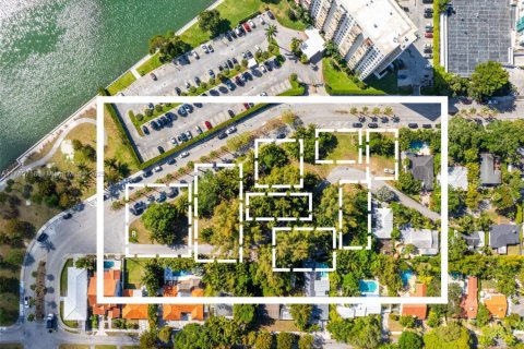 Propiedad comercial en venta en Miami, Florida № 1981908 - foto 3