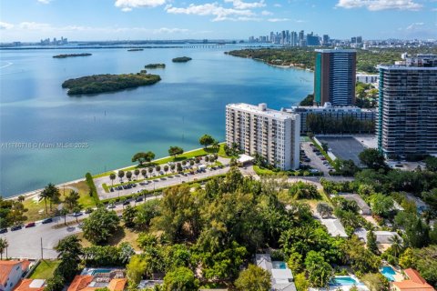 Propiedad comercial en venta en Miami, Florida № 1981908 - foto 9