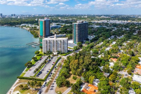 Propiedad comercial en venta en Miami, Florida № 1981908 - foto 7