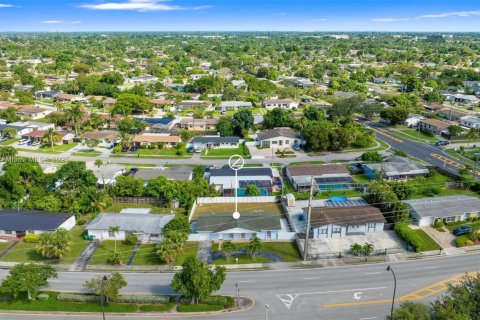 Casa en venta en Miami, Florida, 3 dormitorios, 122.91 m2 № 1949528 - foto 4