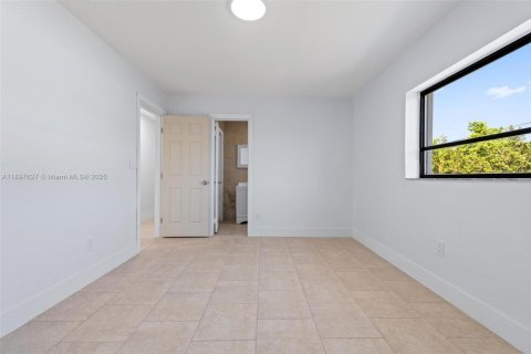 Casa en venta en Miami, Florida, 3 dormitorios, 122.91 m2 № 1949528 - foto 17