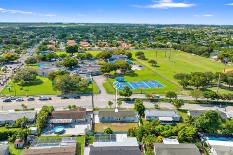 Casa en venta en Miami, Florida, 3 dormitorios, 122.91 m2 № 1949528 - foto 5