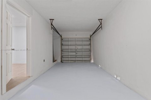 Casa en venta en Miami, Florida, 3 dormitorios, 122.91 m2 № 1949528 - foto 24