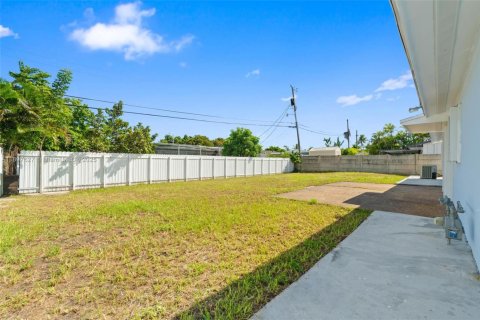 Casa en venta en Miami, Florida, 3 dormitorios, 122.91 m2 № 1949528 - foto 27