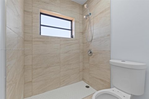 Casa en venta en Miami, Florida, 3 dormitorios, 122.91 m2 № 1949528 - foto 18