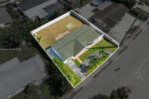 Casa en venta en Miami, Florida, 3 dormitorios, 122.91 m2 № 1949528 - foto 3