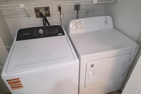 Adosado en alquiler en Pembroke Pines, Florida, 2 dormitorios, 117.61 m2 № 2085722 - foto 18