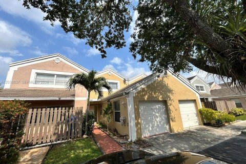 Adosado en Pembroke Pines, Florida 2 dormitorios, 117.61 m2 № 2085722