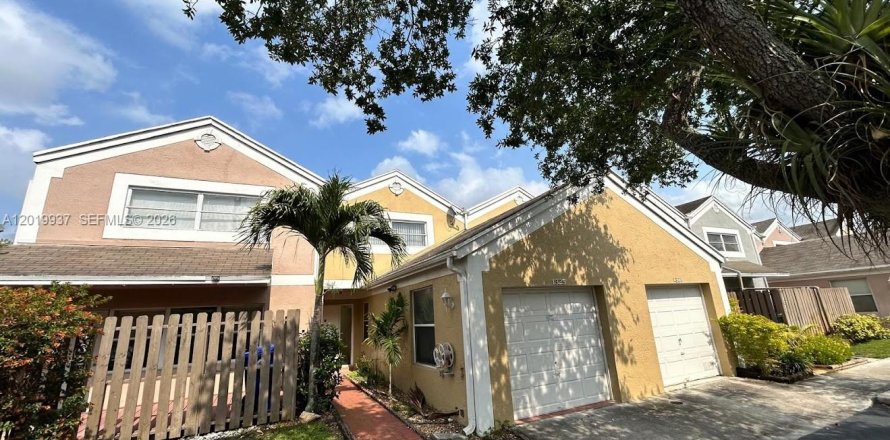 Adosado en Pembroke Pines, Florida 2 dormitorios, 117.61 m2 № 2085722