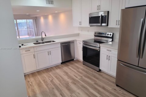 Adosado en alquiler en Pembroke Pines, Florida, 2 dormitorios, 117.61 m2 № 2085722 - foto 3