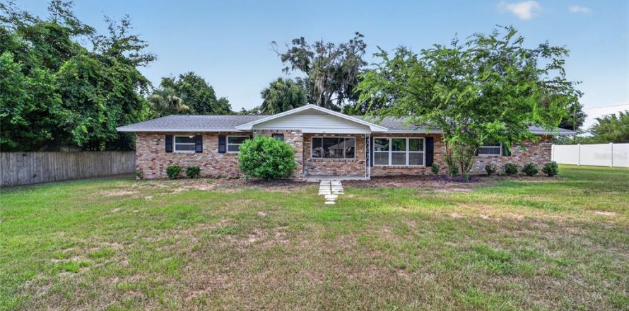 House in Ocala, Florida 3 bedrooms, 149.39 sq.m. № 2237404