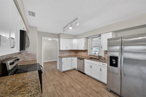 House in Ocala, Florida 3 bedrooms, 149.39 sq.m. № 2237404 - photo 18