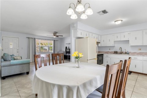 House in Sebastian, Florida 2 bedrooms, 95.78 sq.m. № 2107715 - photo 9