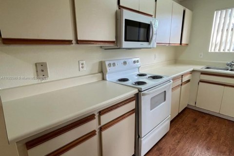 Condominio en venta en Miami, Florida, 1 dormitorio, 69.4 m2 № 1708367 - foto 12