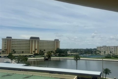 Condo in Saint Petersburg, Florida, 2 bedrooms  № 1866408 - photo 12