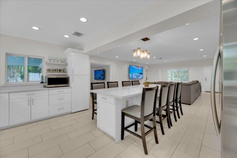 House in Wilton Manors, Florida 4 bedrooms, 201.6 sq.m. № 2260663 - photo 9