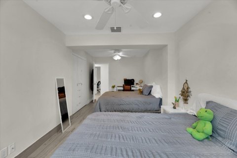 House in Wilton Manors, Florida 4 bedrooms, 201.6 sq.m. № 2260663 - photo 24
