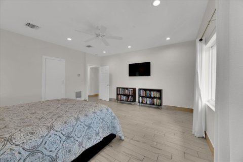 House in Wilton Manors, Florida 4 bedrooms, 201.6 sq.m. № 2260663 - photo 19
