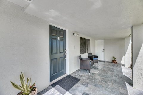 House in Wilton Manors, Florida 4 bedrooms, 201.6 sq.m. № 2260663 - photo 3