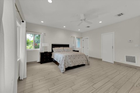 House in Wilton Manors, Florida 4 bedrooms, 201.6 sq.m. № 2260663 - photo 18