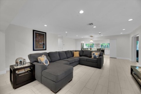House in Wilton Manors, Florida 4 bedrooms, 201.6 sq.m. № 2260663 - photo 5