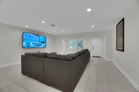 House in Wilton Manors, Florida 4 bedrooms, 201.6 sq.m. № 2260663 - photo 7