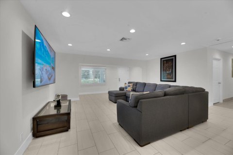 House in Wilton Manors, Florida 4 bedrooms, 201.6 sq.m. № 2260663 - photo 6